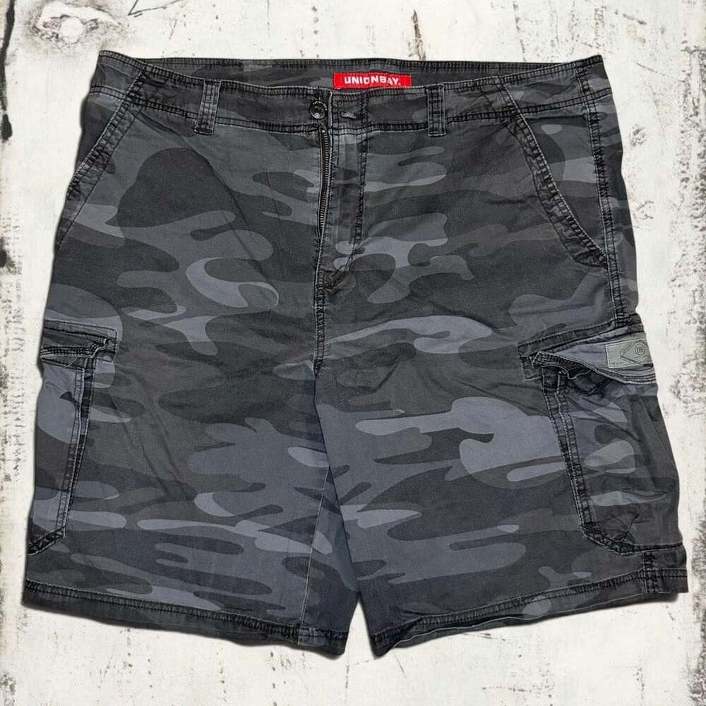 Unionbay Men's Gray Camouflage Cargo Shorts Size 42